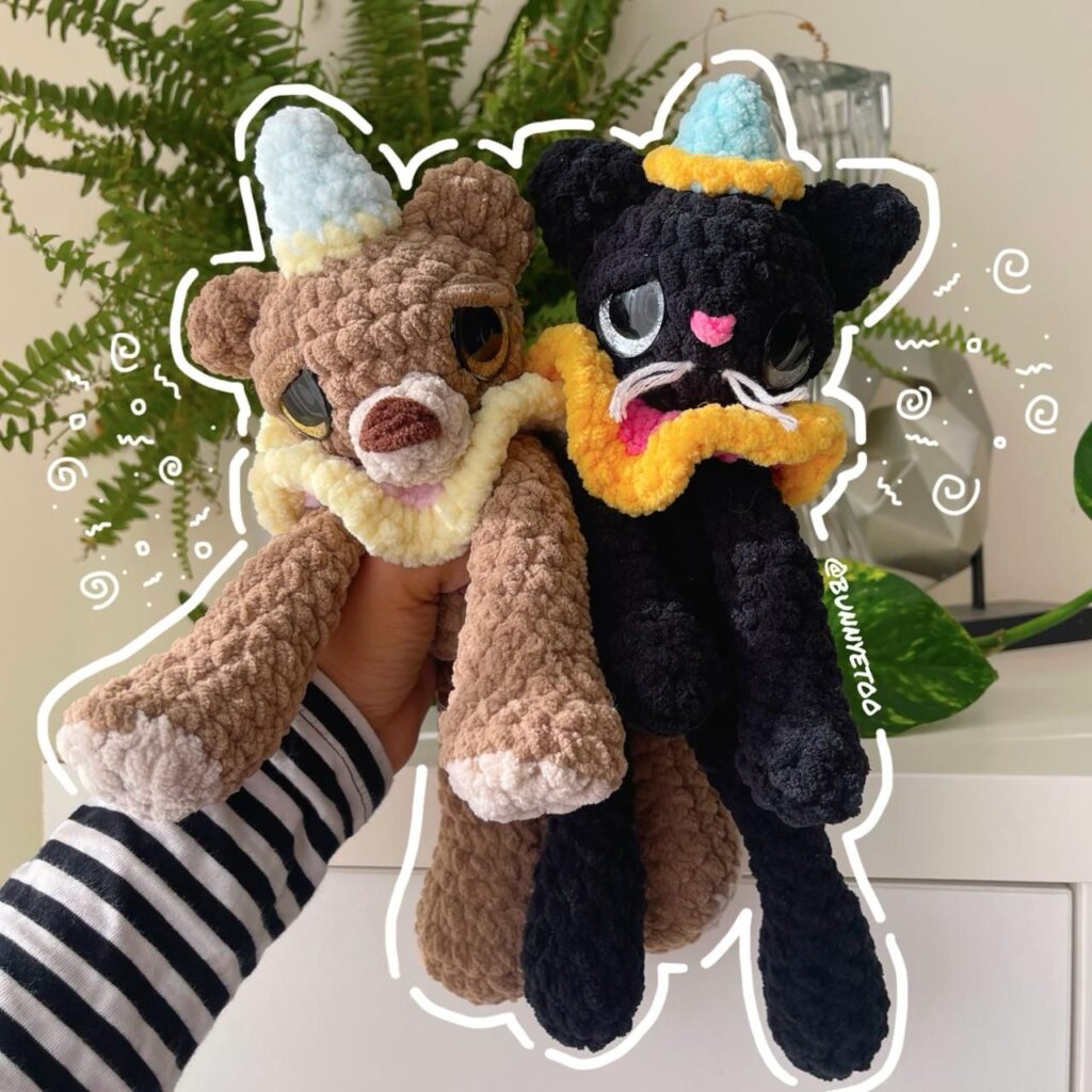 Circus Cat handmade crochet plushie by Bunnyetoo, photo 2