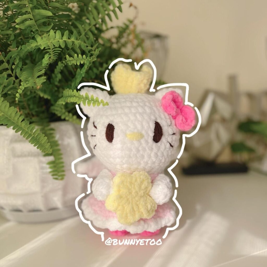 Hello Kitty Angel handmade crochet plushie by Bunnyetoo, photo 2