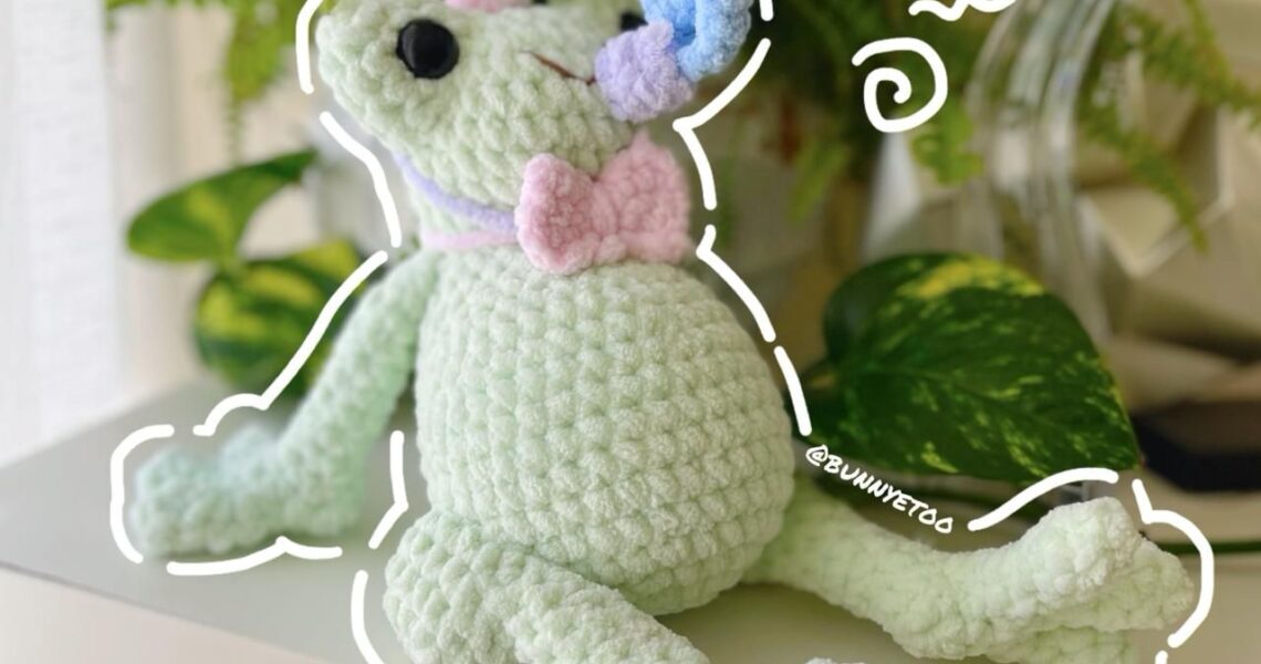 Party Frog handmade crochet plushie by Bunnyetoo, photo 1