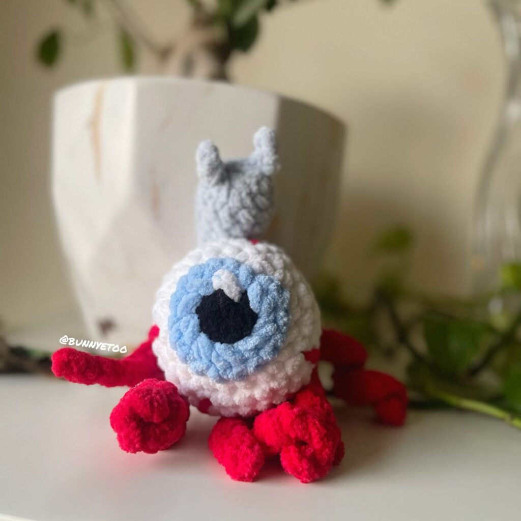 Skullivan & Eyevan handmade crochet plushie by Bunnyetoo, photo 2