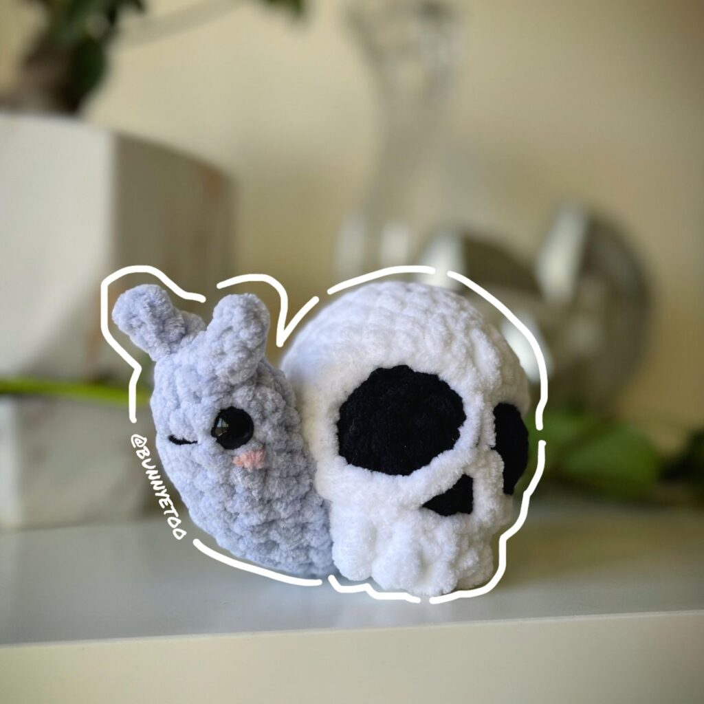 Skullivan & Eyevan handmade crochet plushie by Bunnyetoo, photo 3