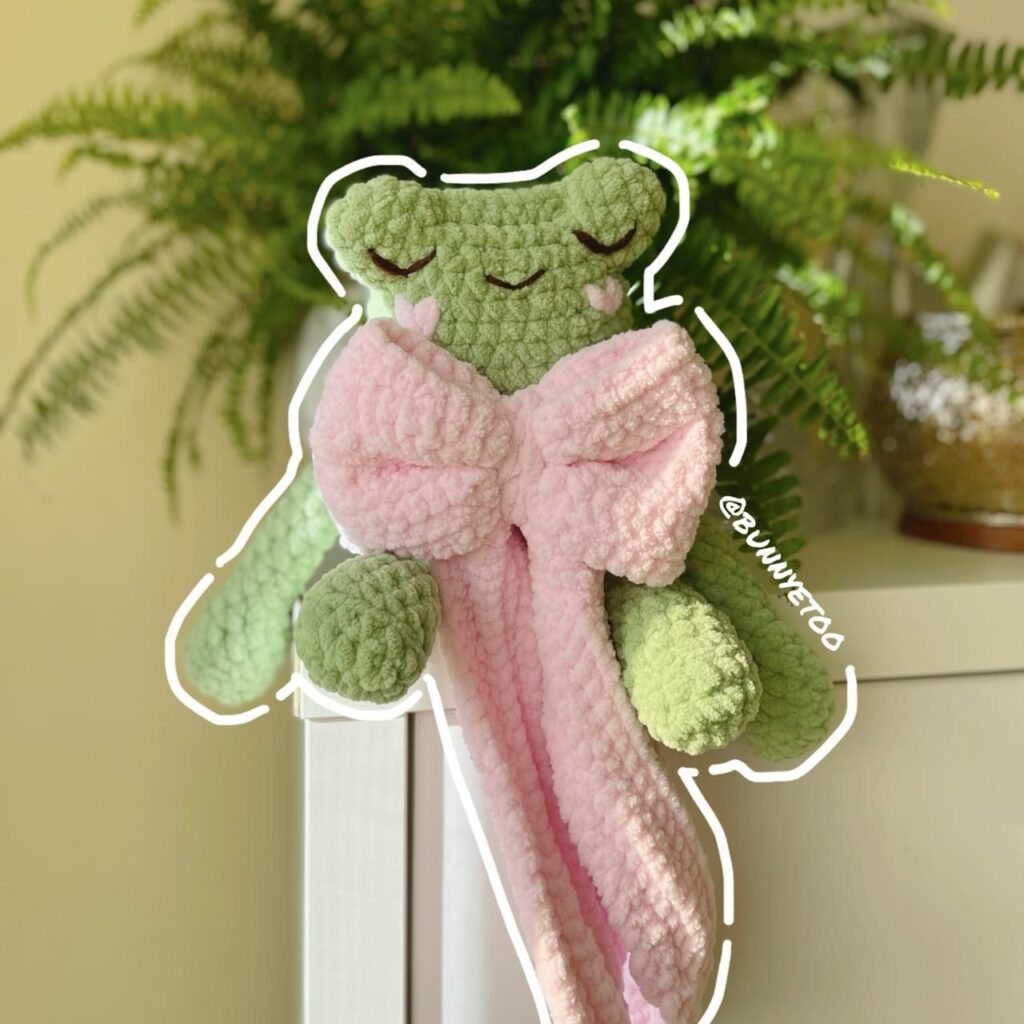 Sleepy Froggy handmade crochet plushie by Bunnyetoo, photo 2